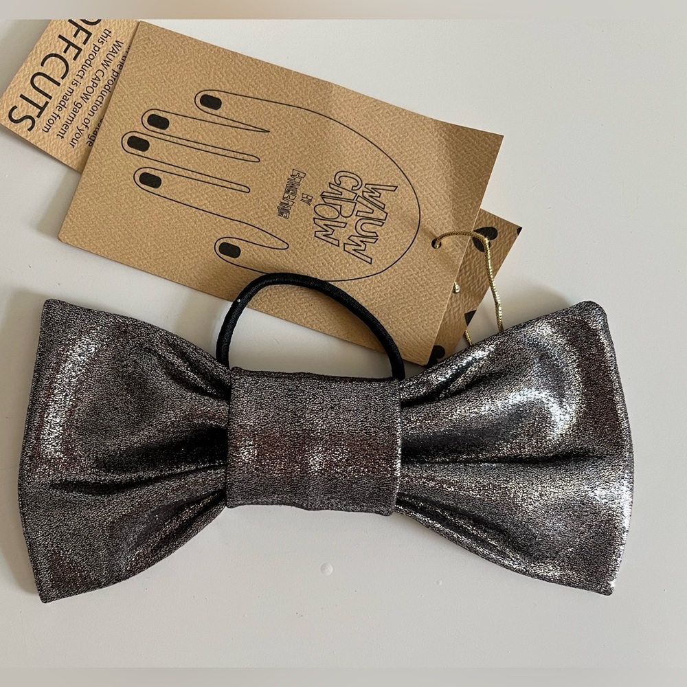 Wauw Capow oversized Silver Bow Hair elastic